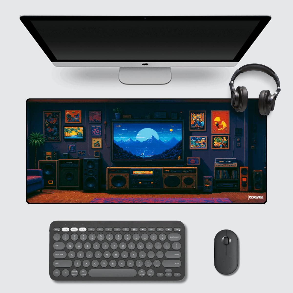 Retro Game Room Gaming Mouse Pad 60×30 cm – lo-fi pixel art desk mat featuring cozy 80s media room design.